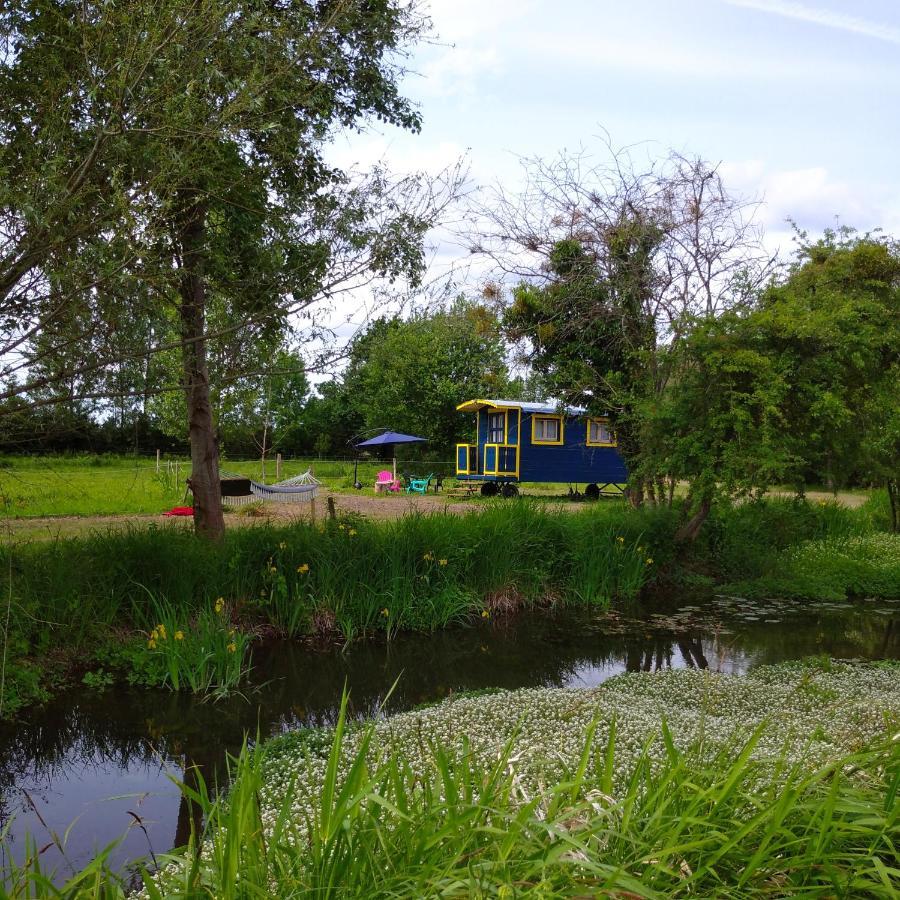 La Roulotte Du Moulin De Palet Villa Baugé Buitenkant foto