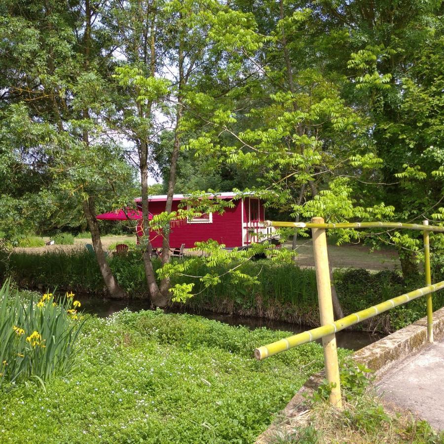 La Roulotte Du Moulin De Palet Villa Baugé Buitenkant foto